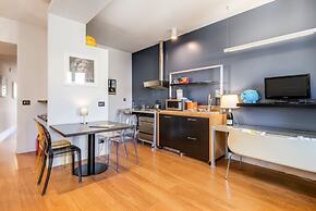 Piazza Santa Croce Design Apartment with Balcony