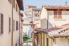 Piazza Santa Croce Design Apartment with Balcony