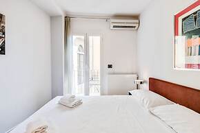 Piazza Santa Croce Design Apartment with Balcony