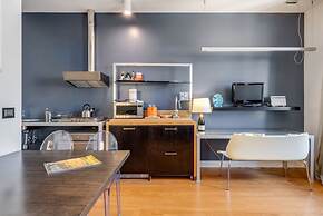 Piazza Santa Croce Design Apartment with Balcony