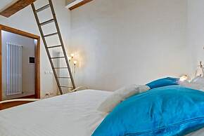 GuestHost - Duomo View Anna's Apartment