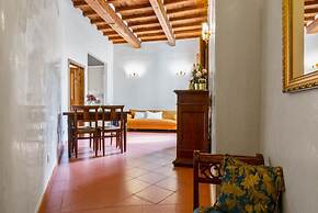 GuestHost - Duomo View Anna's Apartment