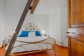 GuestHost - Duomo View Anna's Apartment