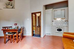 GuestHost - Duomo View Anna's Apartment