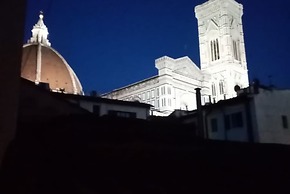 GuestHost - Duomo View Anna's Apartment