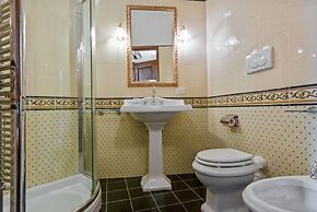 GuestHost - Duomo View Anna's Apartment