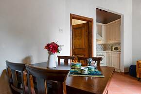 GuestHost - Duomo View Anna's Apartment