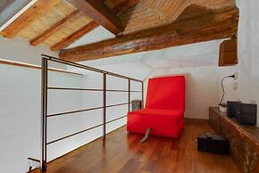 GuestHost - Duomo View Anna's Apartment