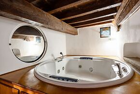 Palazzo Pitti Apartment with Terrace