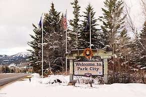 Woodside 207 4 Bedroom Home by RedAwning