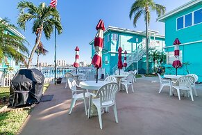 Cute One Bedroom at The Coral Resort Apts by RedAwning