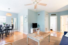 Cute One Bedroom at The Coral Resort Apts by RedAwning