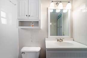 Cute One Bedroom at The Coral Resort Apts by RedAwning