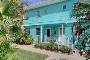 Cute One Bedroom at The Coral Resort Apts by RedAwning