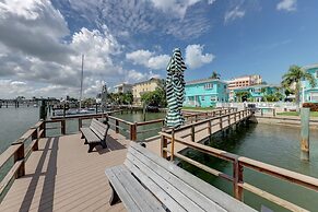 Cute One Bedroom at The Coral Resort Apts by RedAwning