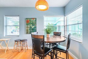 Cute One Bedroom at The Coral Resort Apts by RedAwning