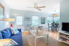 Cute One Bedroom at The Coral Resort Apts by RedAwning