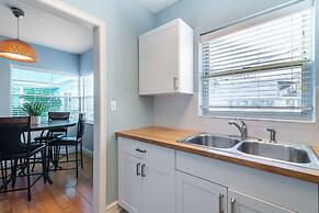 Cute One Bedroom at The Coral Resort Apts by RedAwning
