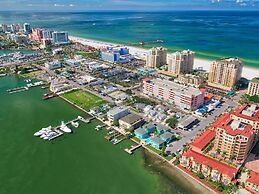 Cute One Bedroom at The Coral Resort Apts by RedAwning