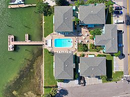 Cute One Bedroom at The Coral Resort Apts by RedAwning