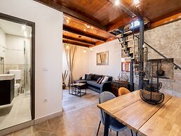 Stone House Prapatna