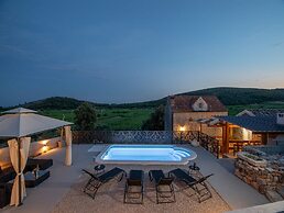 Stone House Prapatna