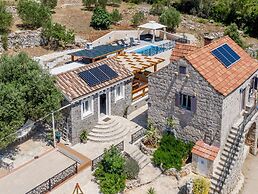 Stone House Prapatna