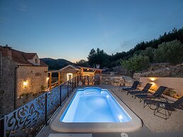 Stone House Prapatna