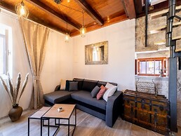 Stone House Prapatna