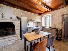 Stone House Prapatna