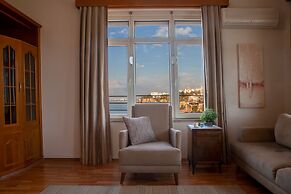 Aheste_simple Sea View Flat in Lovely Old Town