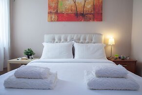 Aheste_simple Sea View Flat in Lovely Old Town