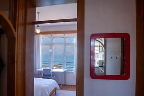 Aheste_simple Sea View Flat in Lovely Old Town