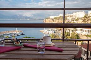 Aheste_simple Sea View Flat in Lovely Old Town