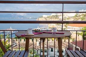Aheste_simple Sea View Flat in Lovely Old Town