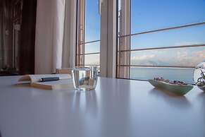 Aheste_simple Sea View Flat in Lovely Old Town