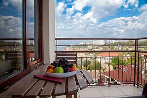 Aheste_simple Sea View Flat in Lovely Old Town