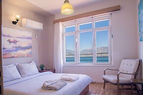 Aheste_simple Sea View Flat in Lovely Old Town