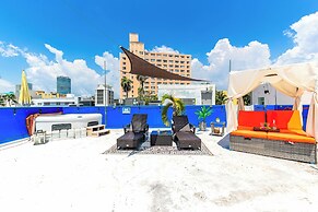 2 Bedroom 2 Bath Loft with Exclusive Rooftop & Hot Tub