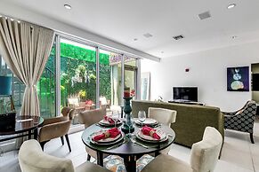 2 Bedroom 2 Bath Loft with Exclusive Rooftop & Hot Tub