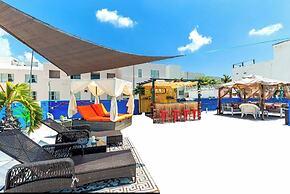 2 Bedroom 2 Bath Loft with Exclusive Rooftop & Hot Tub