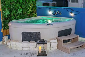 2 Bedroom 2 Bath Loft with Exclusive Rooftop & Hot Tub