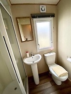 Beautiful Cosy 2-bed Caravan in Clacton-on-sea