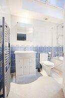 Business Park Lodge by Paymán Club