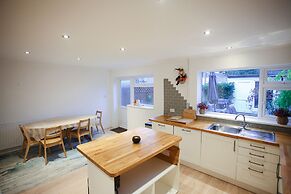 Business Park Lodge by Paymán Club