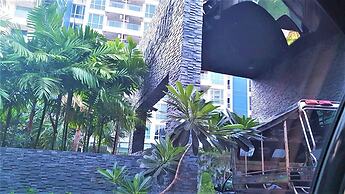 Lovely 2-bed Apartment in Pratumnak With Pool View