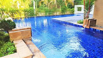 Lovely 2-bed Apartment in Pratumnak With Pool View