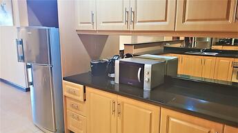 Lovely 2-bed Apartment in Pratumnak With Pool View
