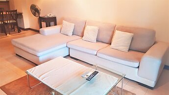 Lovely 2-bed Apartment in Pratumnak With Pool View