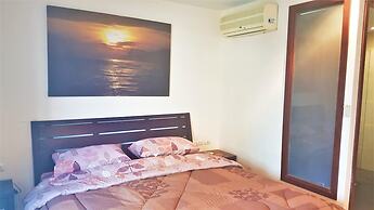 Lovely 2-bed Apartment in Pratumnak With Pool View